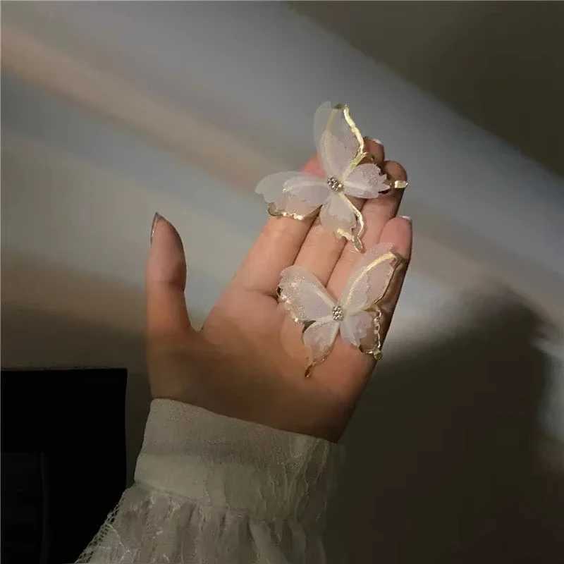 FTCY hollow mesh butterfly stud earrings suitable for women fashionable and elegant cute female earrings party jewelry gifts Y250401