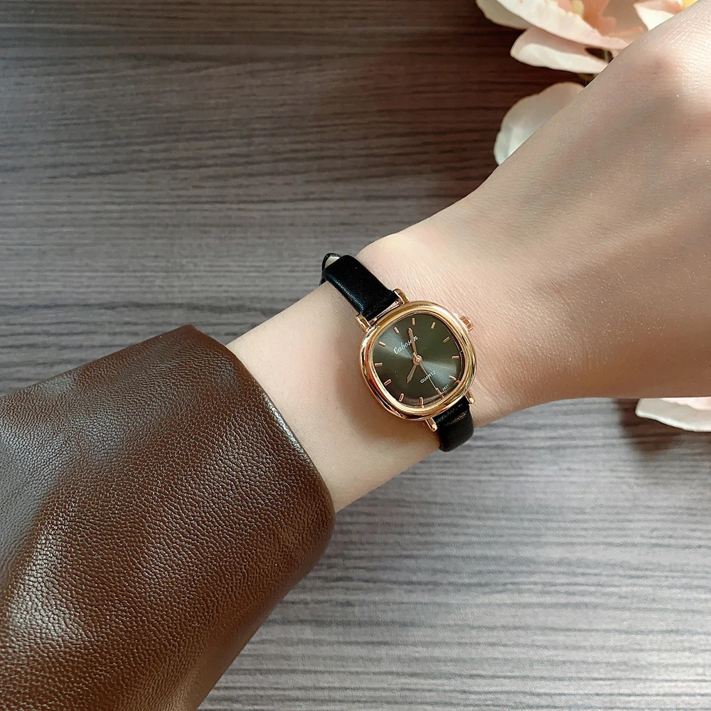 Square Exquisite Girls Watch Brown Strap Simple and Versatile Quartz Watch for Women Suitable for WorkDecoration Parties 251031