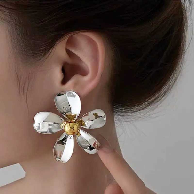 Xiaoluoke Metal Geometric Sunflower Earrings European and American Style Large Earrings Party Travel Jewelry Y250401