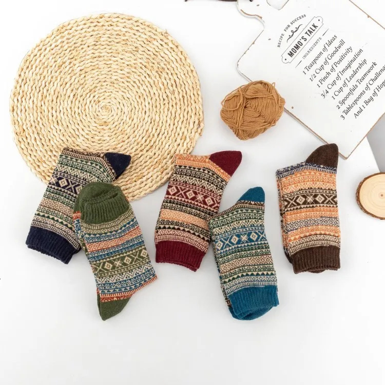 5 Pairs Winter Mens Socks Thicken Sheeps Wool Socks Warm Men Retro Style Colorful Fashion Man Socks For Snow boots 251028