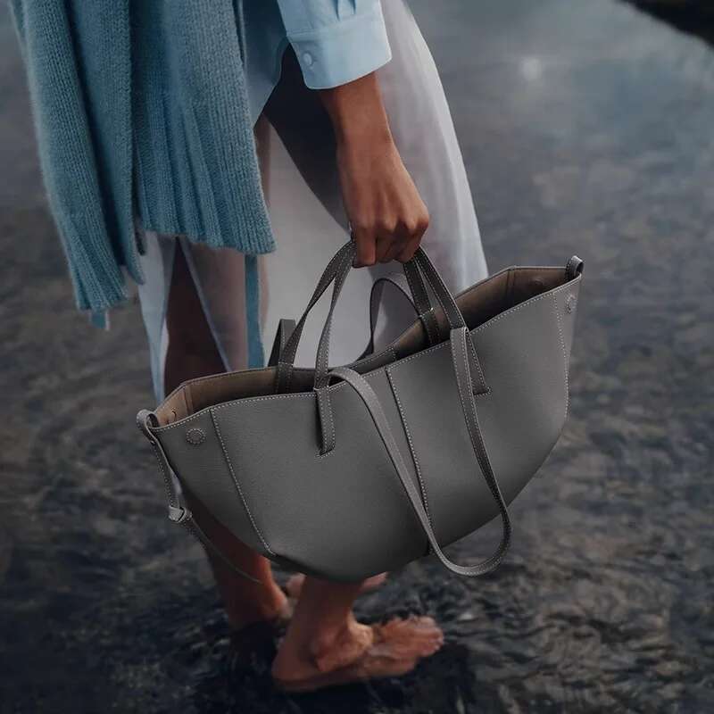 Large Capacity Wing Crossbody Handbag Retro European American Niche Bucket Armpit Tote Bag Fashion and Elegant Classic Style