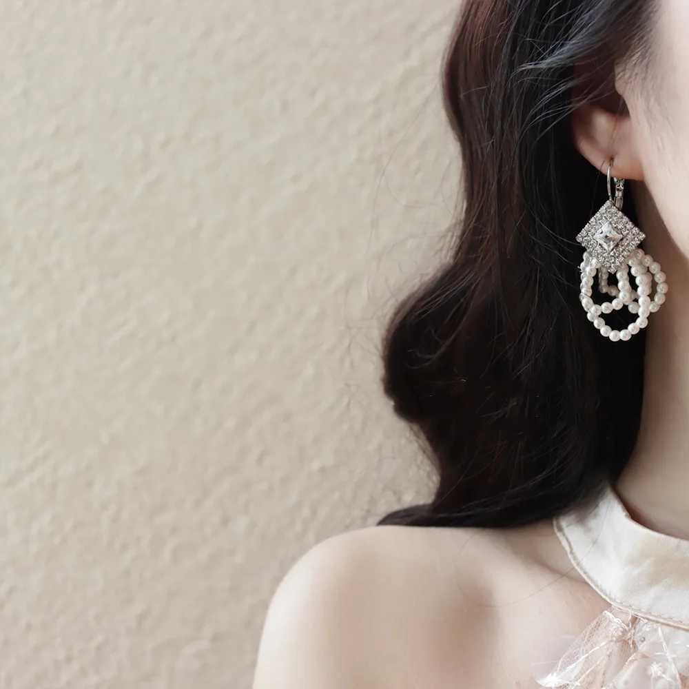 French Vintage Exquisite Imitation Pearl Crystal Hoop Earrings For Women Fashion Elegant Geometry Jewelry Party Gifts Y250401
