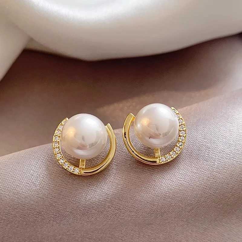 2025 New Arrival Exquisite And Elegant Arc Geometric Pearl Stud Earrings For Women Fashion Sweet Crystal Jewelry Party Gifts Y250401