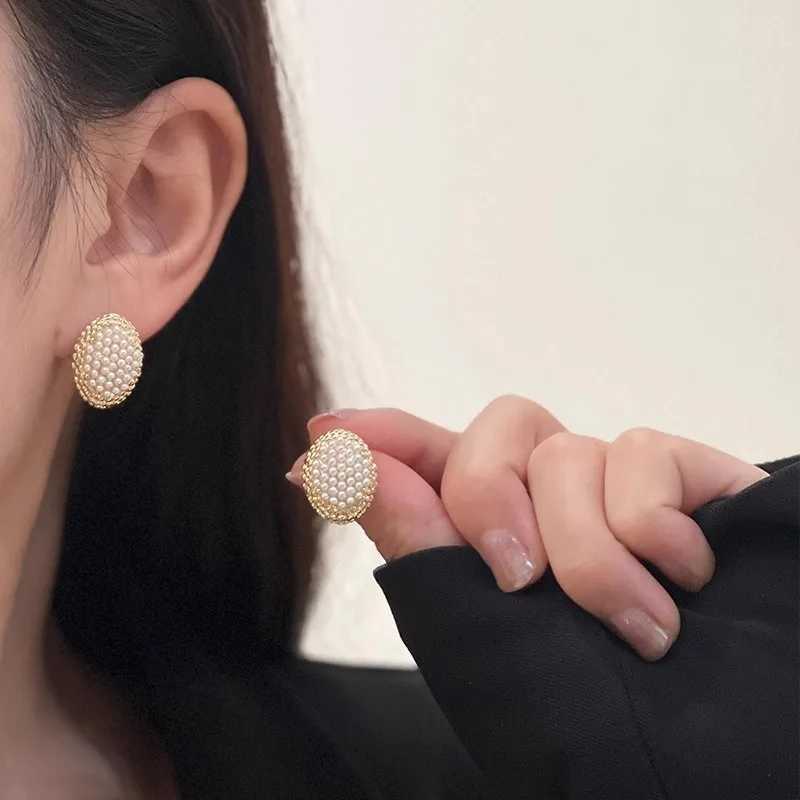 European And American Retro Golden Elegant Oval Pearl Earrings For Women Fashion Elegant Metal Jewelry Party Gifts Y250401