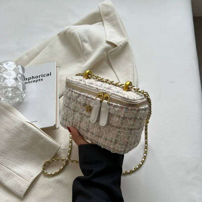 Women Shoulder Bags Popular Fashion Niche Crossbody Wool Chain Small Square Bag Fashionable Purses and Handbags
