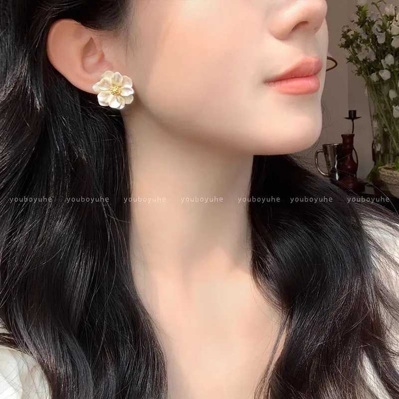 Light Luxury Fresh Sweet Early Spring Camellia Stud Earrings For Women Fashion Cute Elegant Flower Jewelry Girl Gifts Y250401