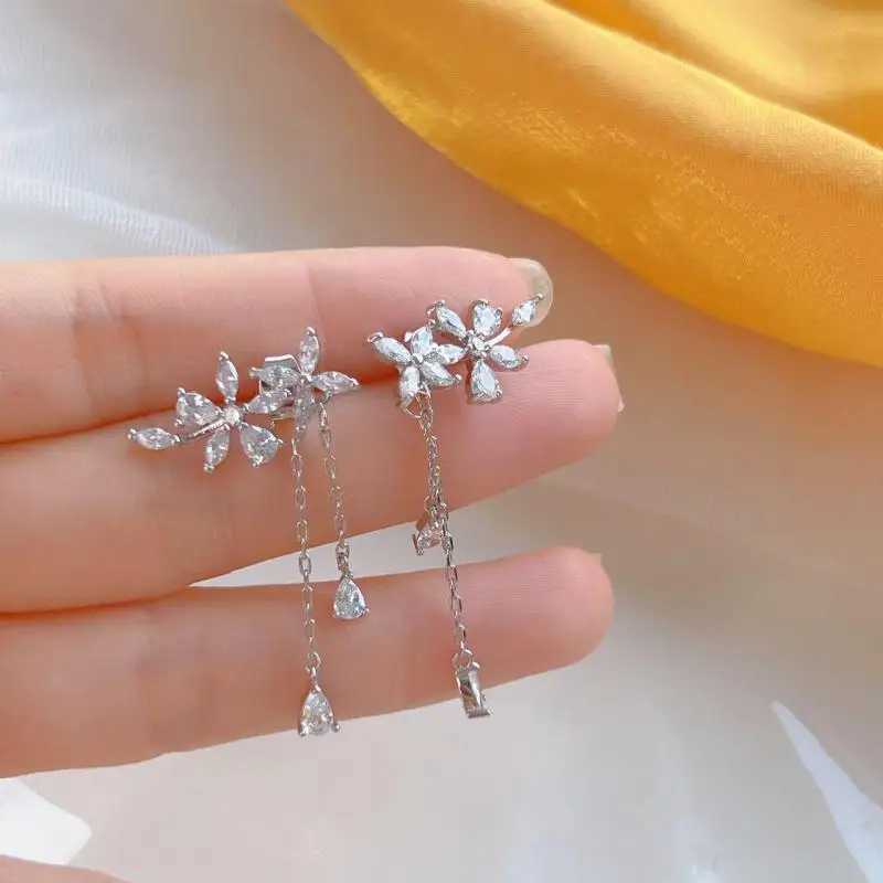 2025 New Arrival Korean Style Light Luxury Elegant Crystal Leaf Dangle Earrings For Women Fashion Cute Sweet Metal Jewelry Gifts Y250401