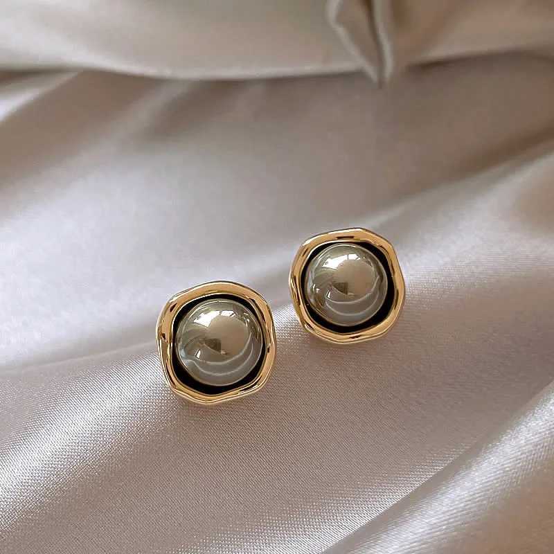 2024 New Arrival French Elegant Simple Grey Imitation Pearl Stud Earrings For Women Fashion Cute Sweet Metal Jewelry Party Gifts Y250401
