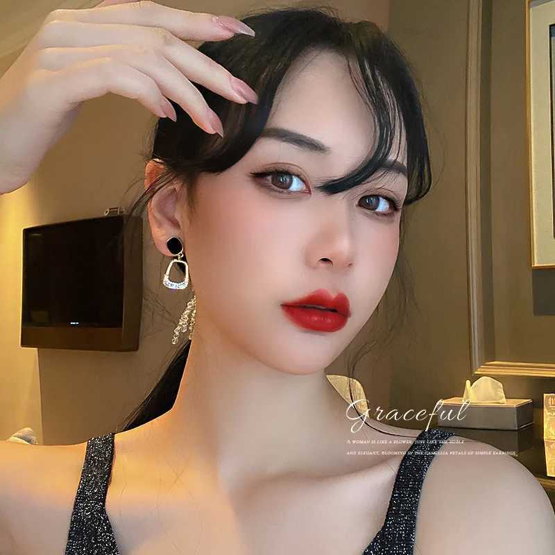 2023 New Arrival Korean Retro Elegant Geometric Pendant Dangle Earrings For Women Fashion Simple Metal Jewelry Party Gifts Y250401