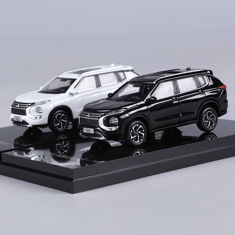 On sale 1 64 Outlander black/white alloy model car Z250402