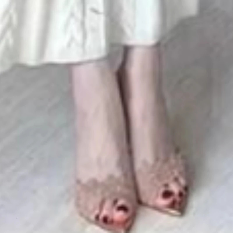 Pointed Banquet High Heels Women Spring Arrival Embroidered Stiletto Shoes Champagne Gold Embroidered High Heel Sandals 251030