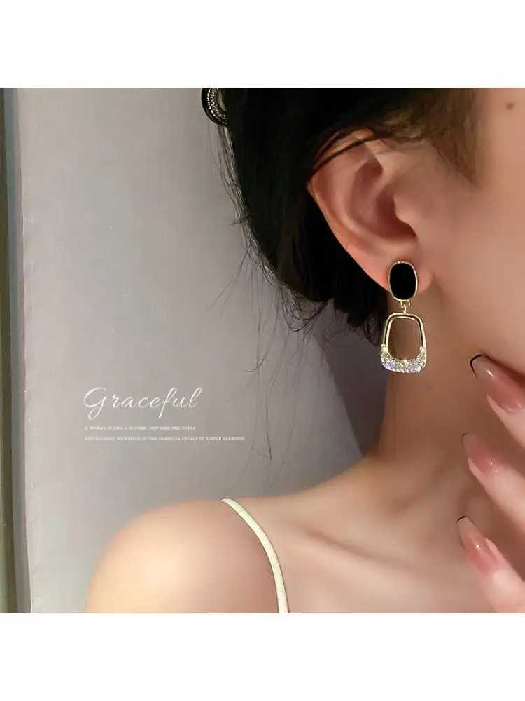 2023 New Arrival Korean Retro Elegant Geometric Pendant Dangle Earrings For Women Fashion Simple Metal Jewelry Party Gifts Y250401