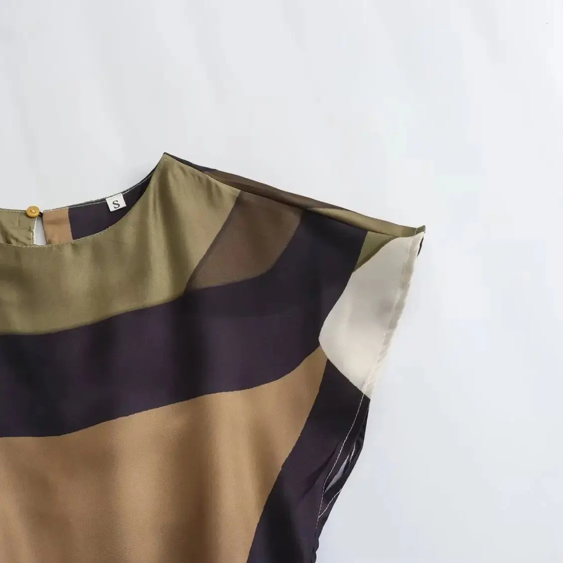 ZBZA Womens Geometric Printed Midi Dress with Folded Round Neck Short Sleeve Back Button Casual Aline Summer Fashion 250402m