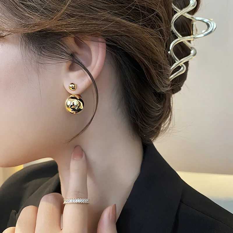 Womens tempered metal ball stud earrings Korean fashion elegant jewelry girls simple earrings Y250401