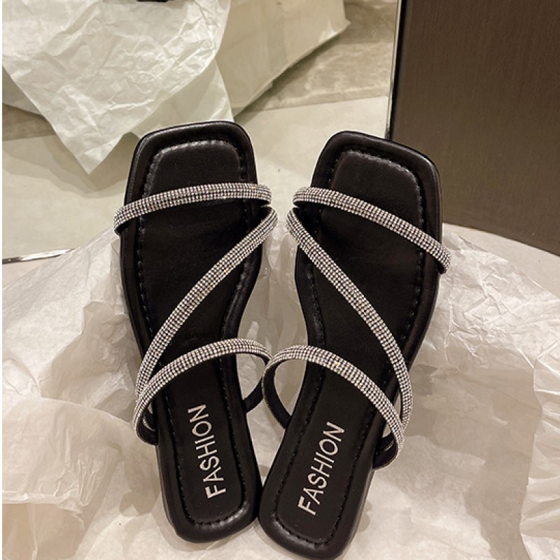 free Shipping Designer sandals Flat bottomed slippers Versatile toe sandal beach Wearing slipper outside 2025