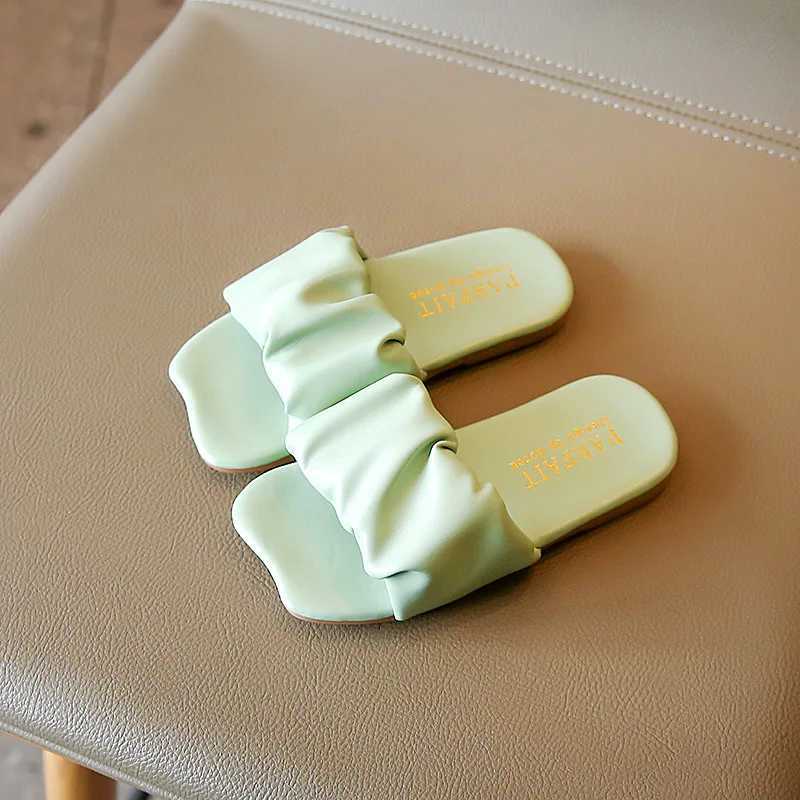 Girls slides childrens summer swimming bathtub slides anti slip pleats classic and fashionable childrens beach slides indoor and outdoorXJ250402