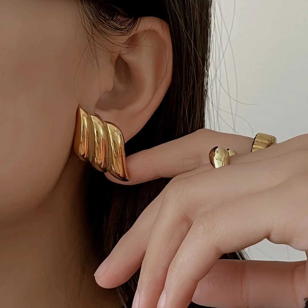 Stainless steel textured geometric stud earrings suitable for women smooth metal gold-plated twisted knot earrings statement vintage jewelry Y250401