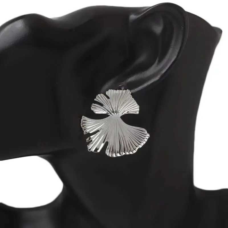 Simple Silver Color Metal Big Plant Ginkgo Leaf Earrings Womens Fashion Statement Stud Earrings Jewelry Gift Pendant Y250401
