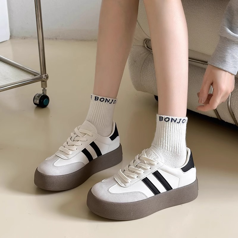designer shoes 2025 Women's thick-soled white sneaker Fashionable casual board shoes wedge sole single shoes inspired