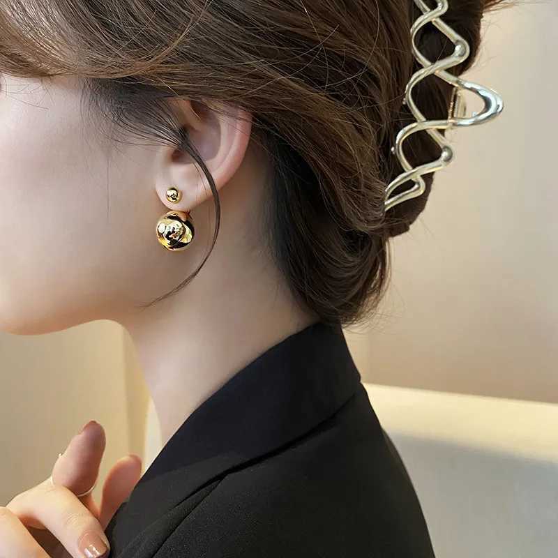 Womens tempered metal ball stud earrings Korean fashion elegant jewelry girls simple earrings Y250401