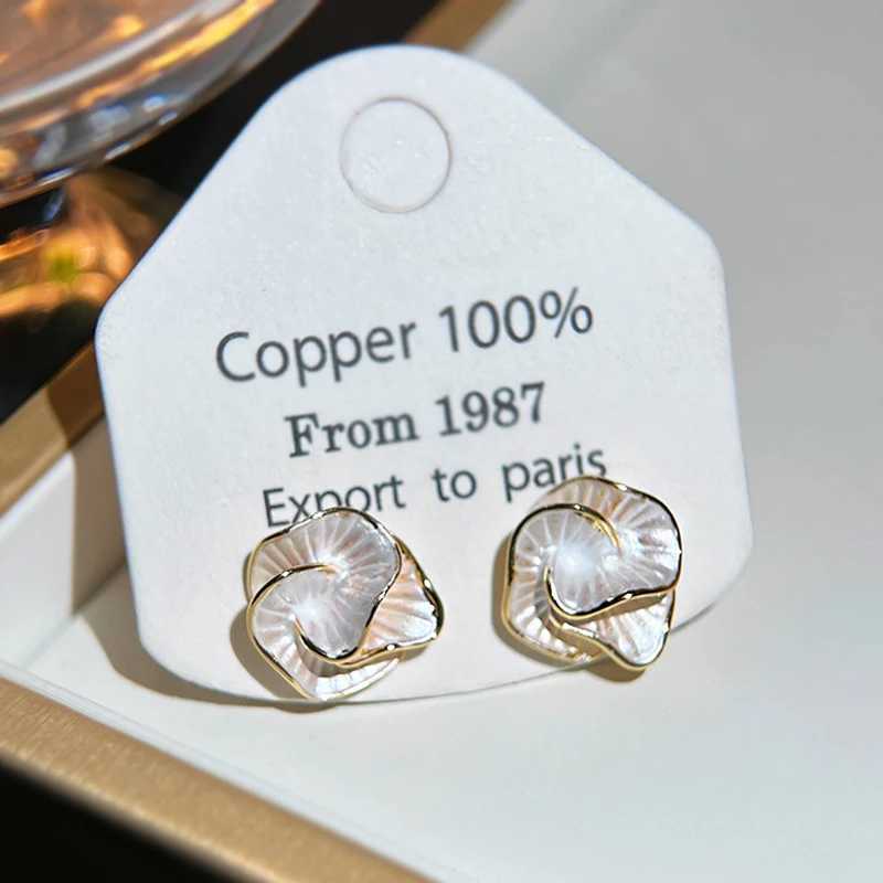 Unique drip tea flower earrings suitable for women exquisite folding petal earrings perforated body jewelry daily jewelry birthday gifts Y250401