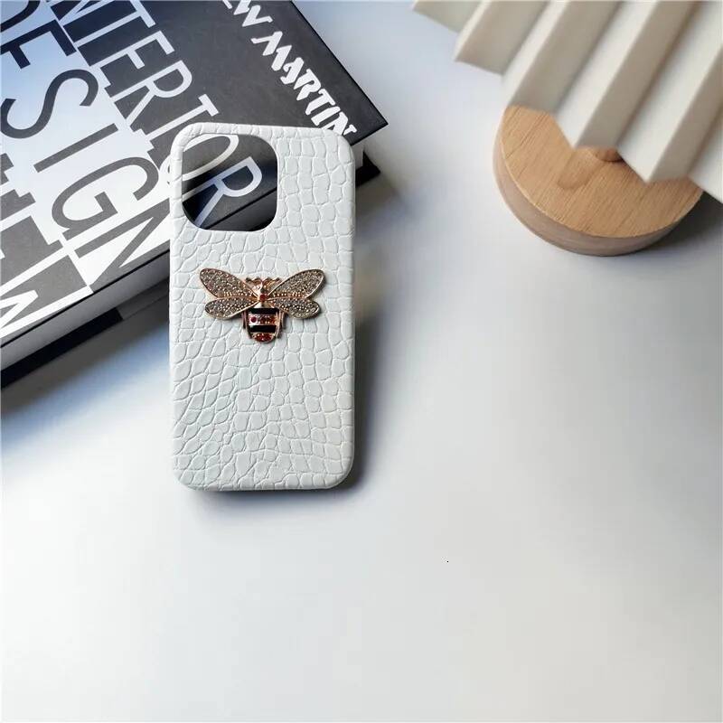 Animal Leather Diamond Bee Female Hard Half Pack Case For 15 14 11 12 13 Pro Max Iphone Cover Fundas