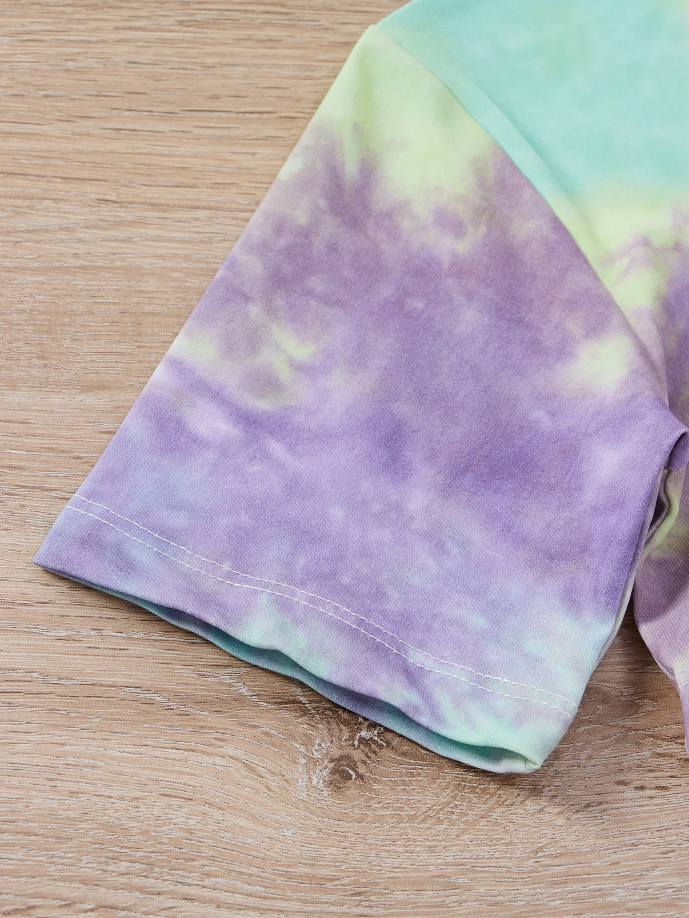Girl tie dye butterfly pattern Tshirt fashionable and comfortable a fresh choice for summer 250325z