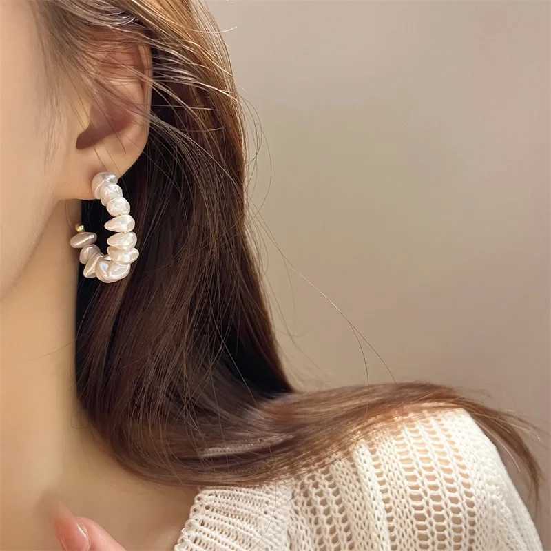 LATS 2022 New C-shaped Pearl like Earrings Fashion Design High end Ring Earrings Womens Fashion Jewelry Elegant Gifts Y250401