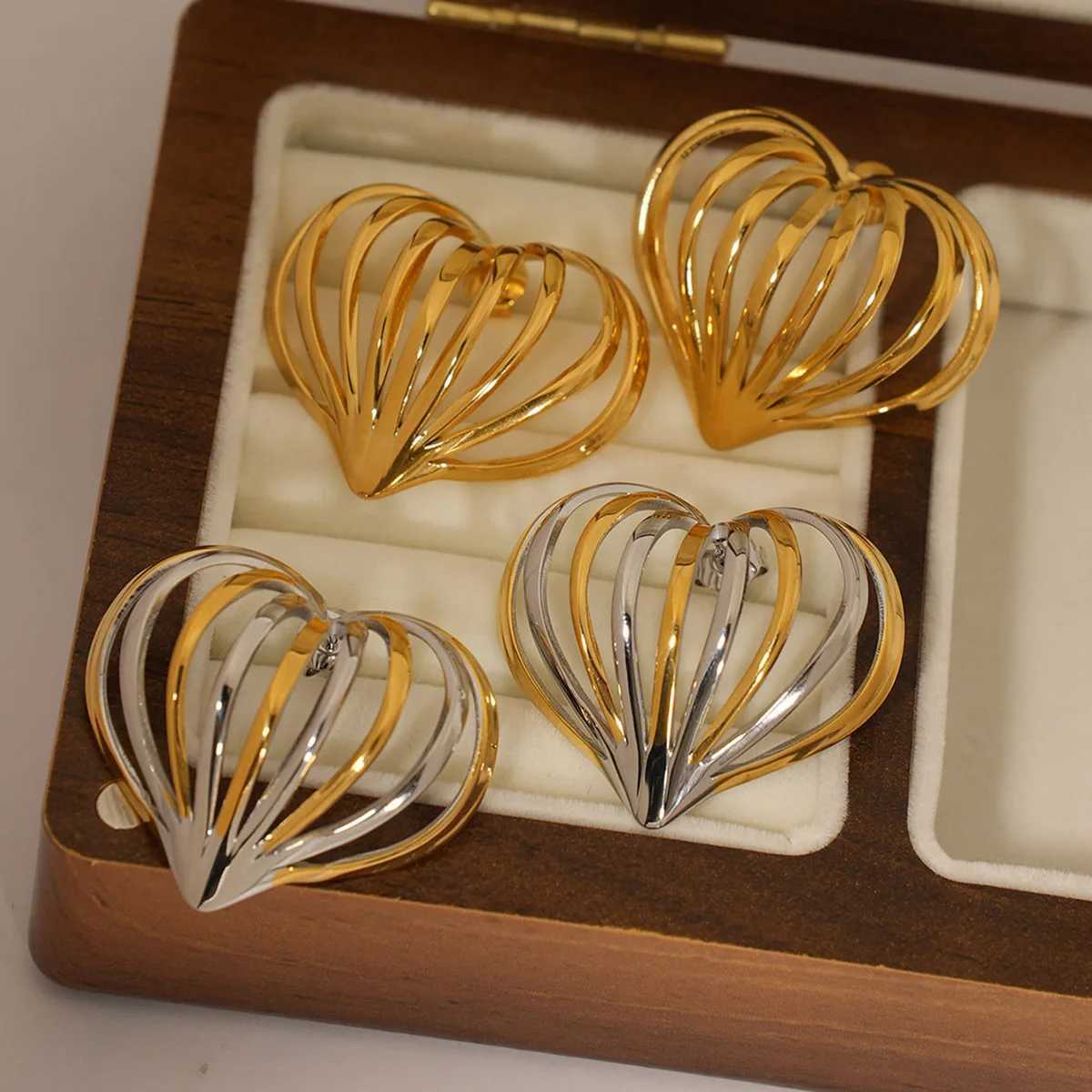 Uself 316L stainless steel geometric pattern sees through my heart earrings to prevent allergies 18K PVD coating texture declaration jewelry Y250401