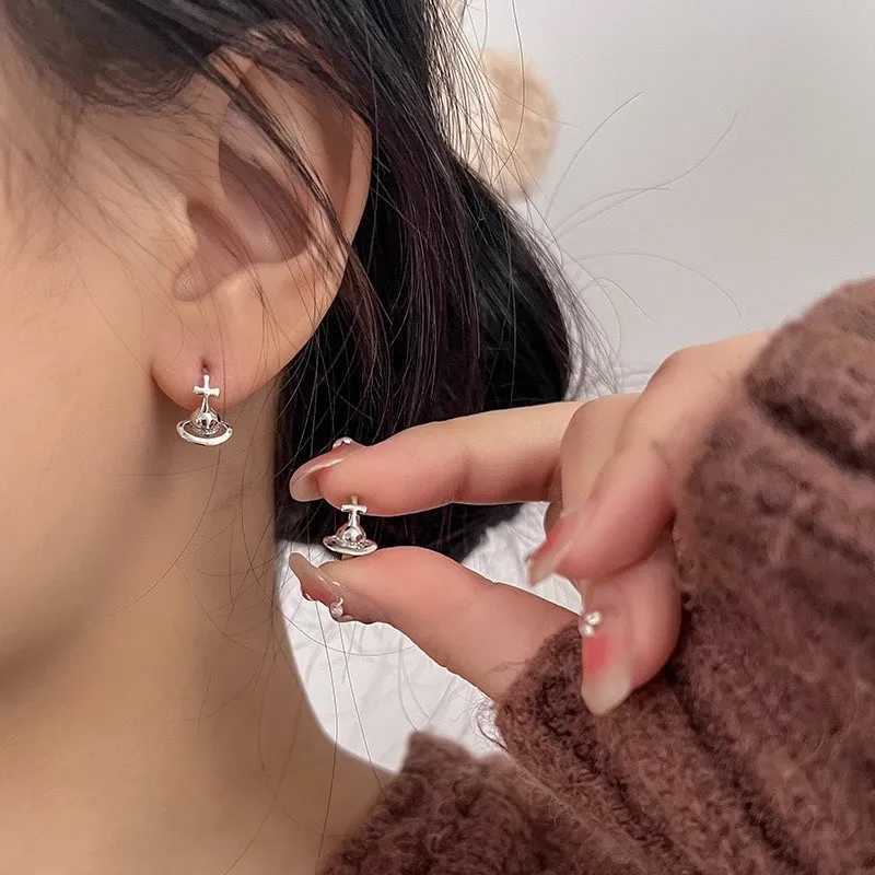 Fashionable planet ring earrings for women Korean niche exquisite earrings French retro simple temperature stud earrings jewelry Y250401