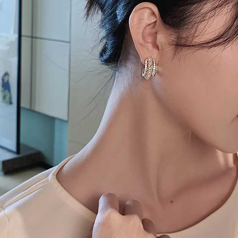 2022 New Korean Geometric C-shaped Imitation Pearl Stud Earrings For Women Fashion Simple Crystal Jewelry Gifts Y250401