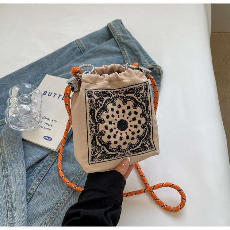 2025 NEW Colorful and Versatile Instagram Nylon Fabric for Women's New Crossbody Summer Super Hot Small Embroidered Bucket Bag