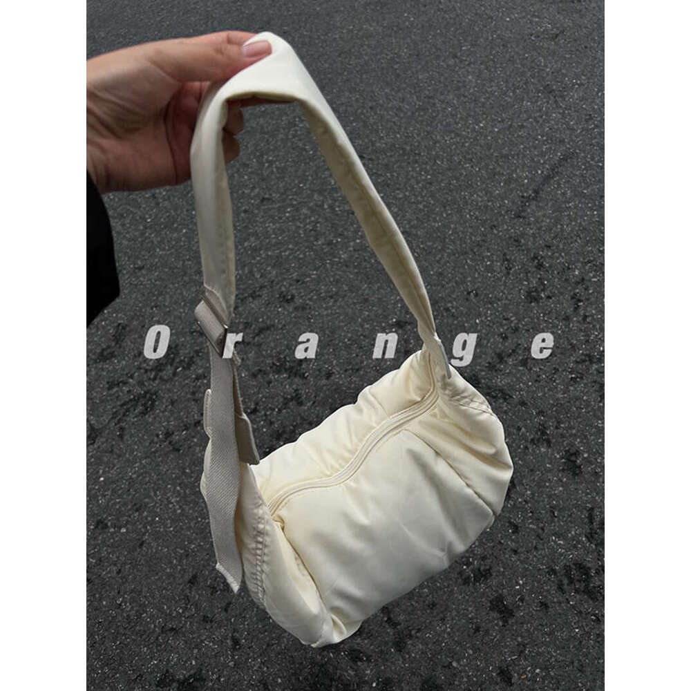 2025 NEW Diagonal cross for women in autumn winter 2025 new large capacity dumpling bag down cotton simple and versatile shoulder bag zhanyishengli