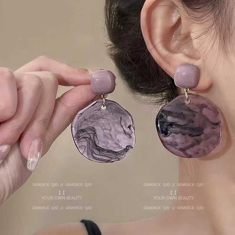 Vintage olive green earrings suitable for girls exaggerated niche design stud earrings Y250401