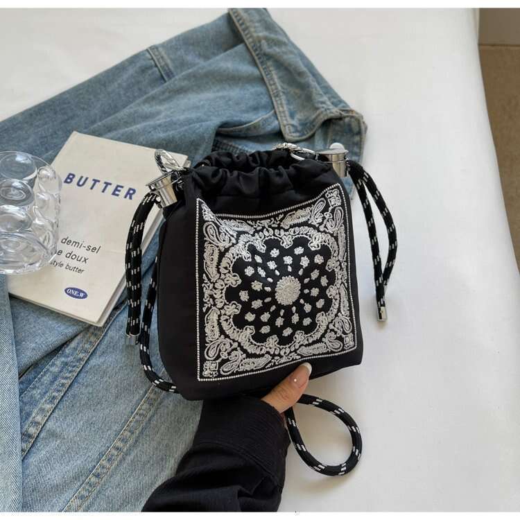 2025 NEW Colorful and Versatile Instagram Nylon Fabric for Women's New Crossbody Summer Super Hot Small Embroidered Bucket Bag