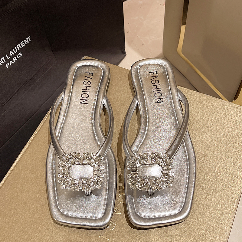 Fashion square diamond flat flip-flops female 2025 spring and summer new explosive outdoor beach fairy wind refreshing sandals women large size 35-42 