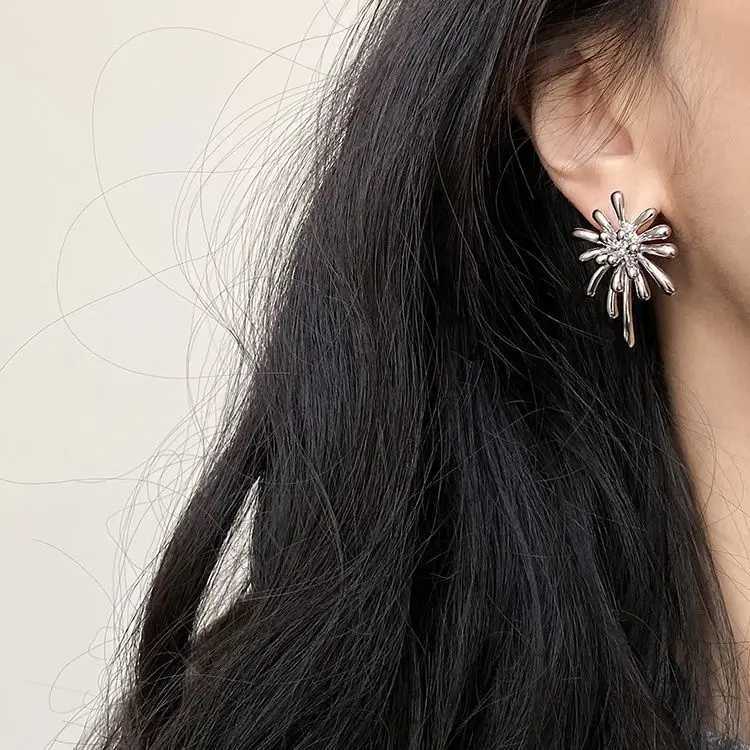 French Elegant Niche Unique Design Cool Fireworks Stud Earrings For Women Fashion Cute Simple Geometry Jewelry Party Gifts Y250401