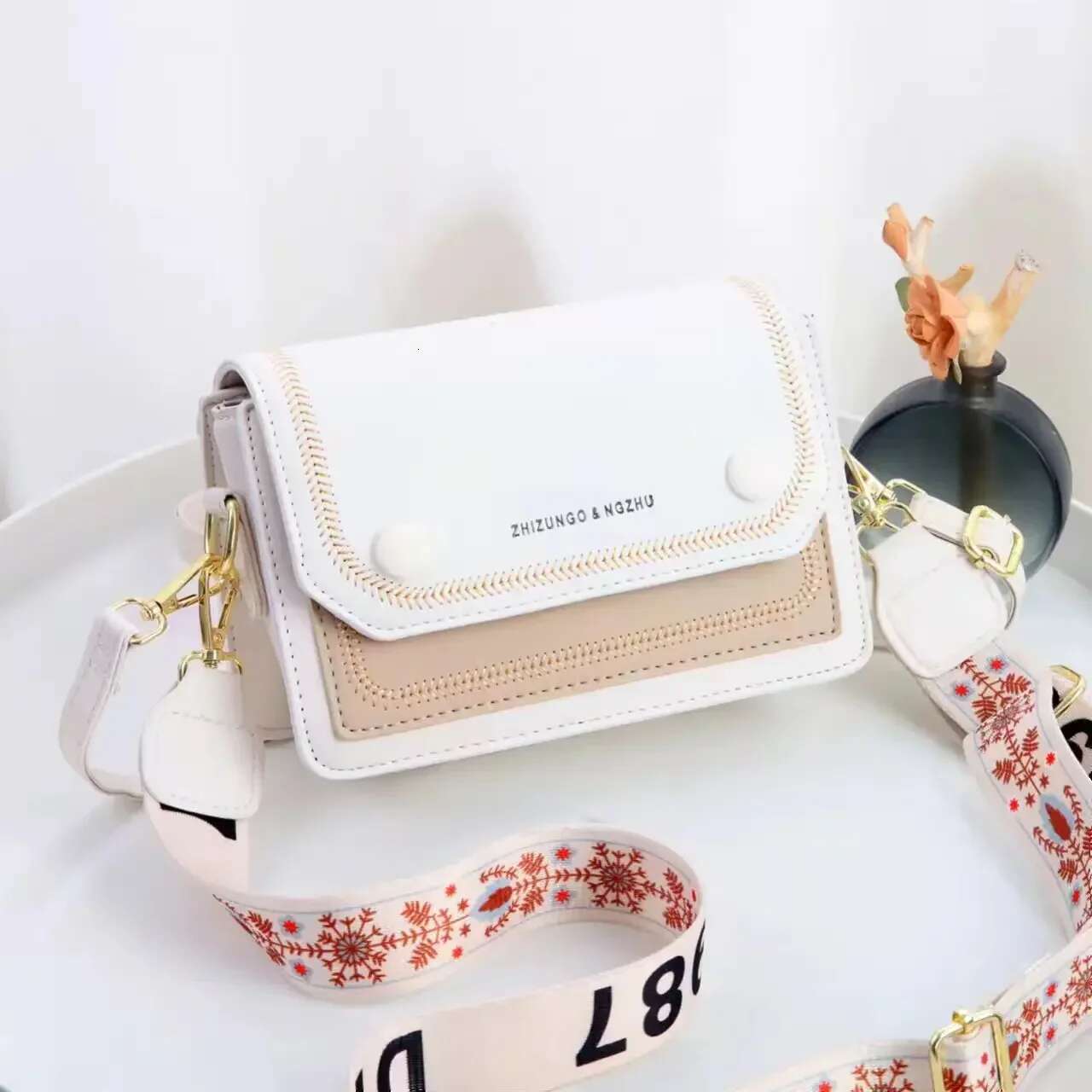 Fashion trend Internet celebrity small broadband contrast crossbody ins versatile four seasons universal girl bag
