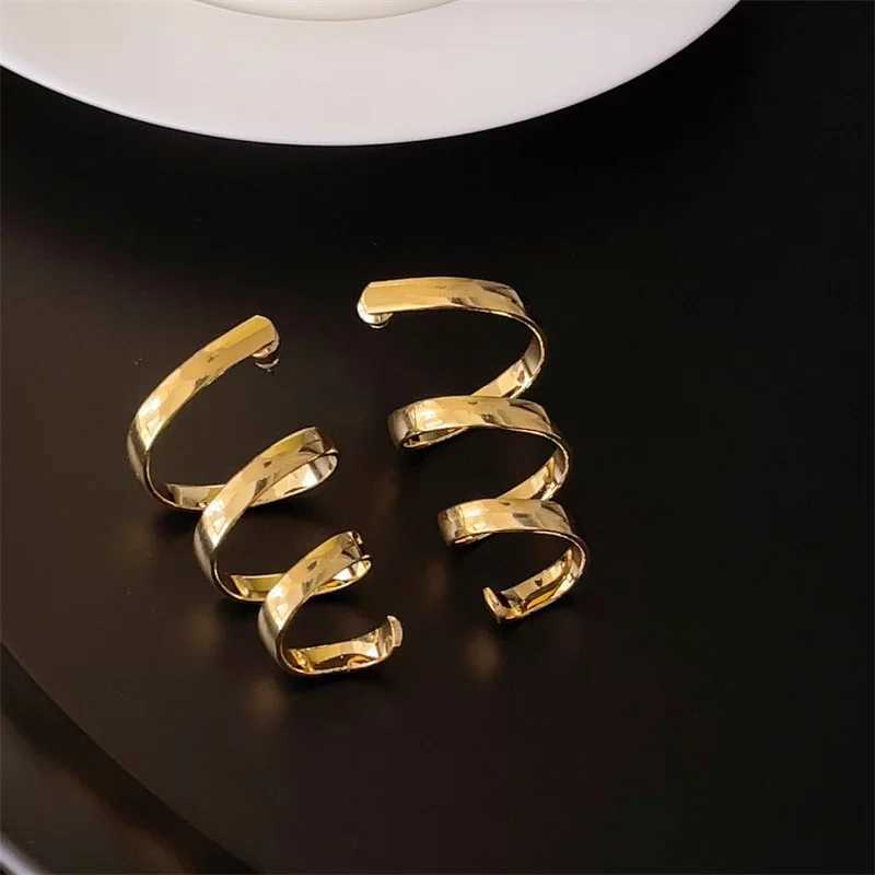 Metal Geometric Hollow Screw Earrings Fashion Jewelry Gifts Y250401