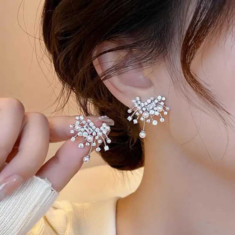 Autumn And Winter Light Luxury Exquisite Nebula Zircon Imitation Pearl Stud Earrings For Women Fashion Geometry Jewelry Gifts Y250401