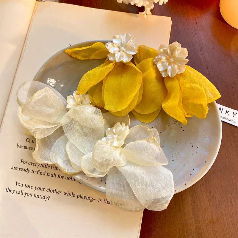 2025 New Arrival Light Luxury Sweet Resin Flower Fabric Tassel Dangle Earrings For Women Fashion Cute Elegant Jewelry Gifts Y250401