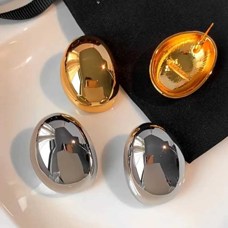Punk fashion metal smooth oval shaped stud earrings suitable for womens exposed hollow ball geometric pendant earrings jewelry gifts Y250401