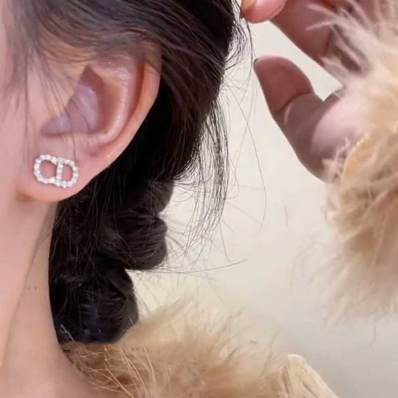 Elegant And Sweet Pearl Earrings Are Suitable For Traveling Parties And Banquets C251103