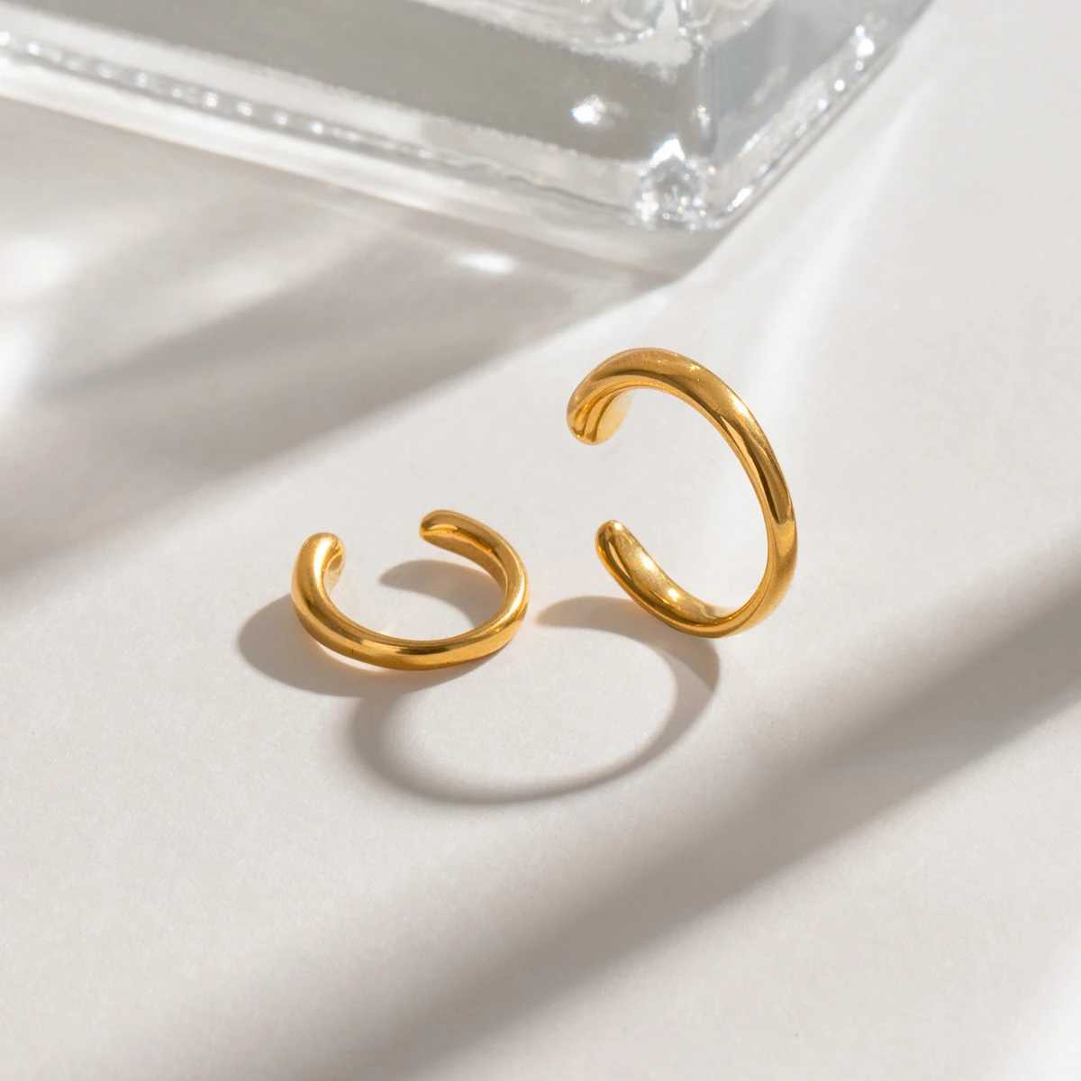 18k gold-plated stainless steel a pair of minimalist smooth ear clips to prevent allergies temperature fashion and charming jewelry Y250401