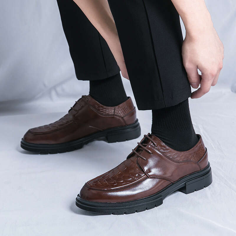Large crocodile patterned men's leather for spring and autumn 2024 new business dress groom wedding shoes 46