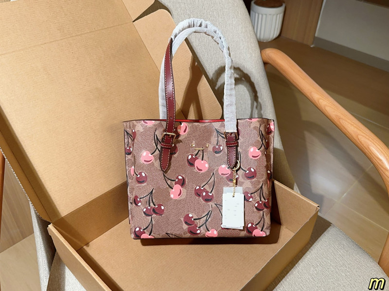 Designer Lana Shoul… - image