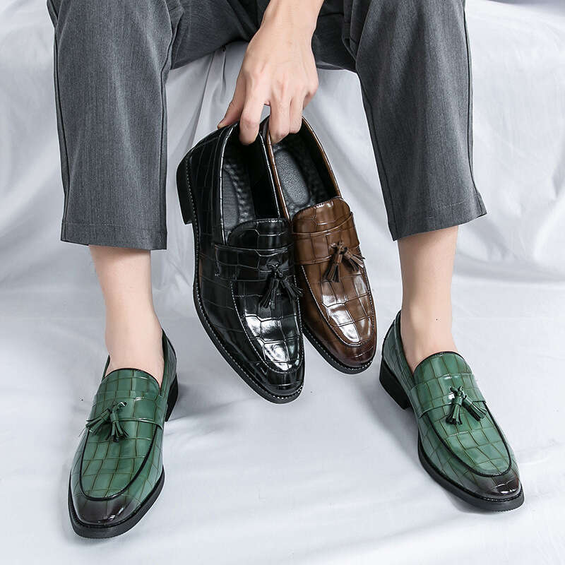 Men's oversized tassel embossed Lefu shoes, 2024 Spring and Autumn new style, size 38-46 men's casual leather shoes