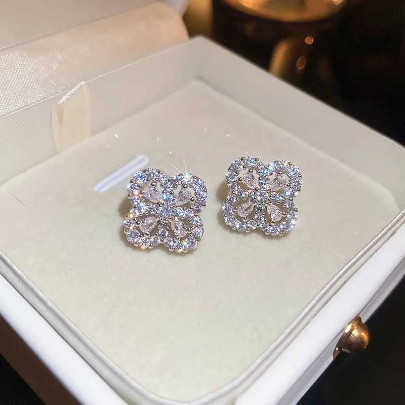 Korean Fashion Geometric Square Stud Earrings for Women Classic Shining Zircon Clover Plant Earrings for Women Party Jewelry Gifts Y250401