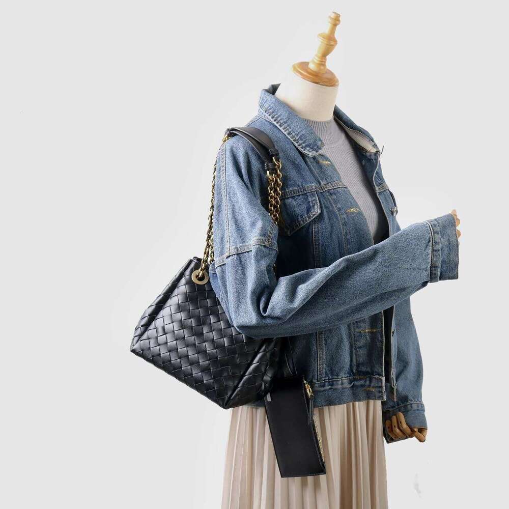 Luxury Bag Designer's New Chain Shoulder Strap Versatile Woven High-end Feel Large Capacity Dan Shoulder Cross-body Bucket Bag