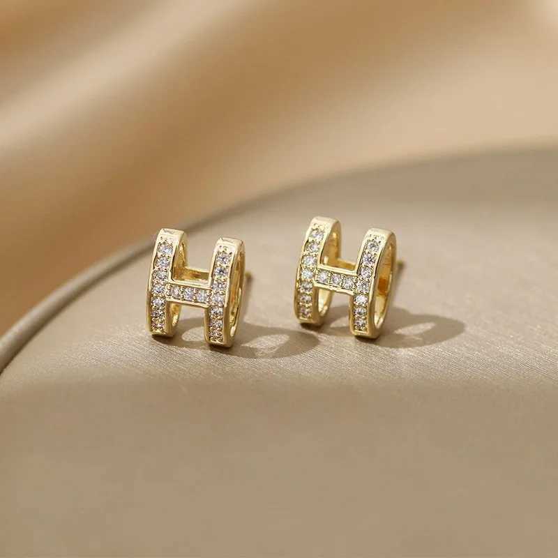 Simple and compact Hshaped stud earrings with a highend elegant and niche design sense C251103